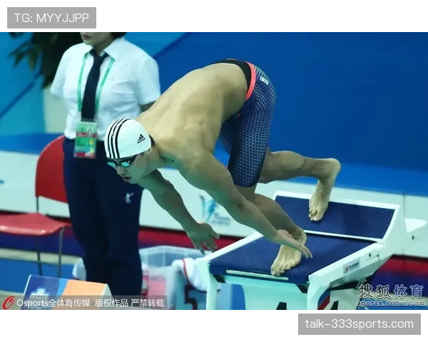 宁泽涛这生活反差有点大，泳池边的闪耀和街头被偷拍的样子完全两个人啊