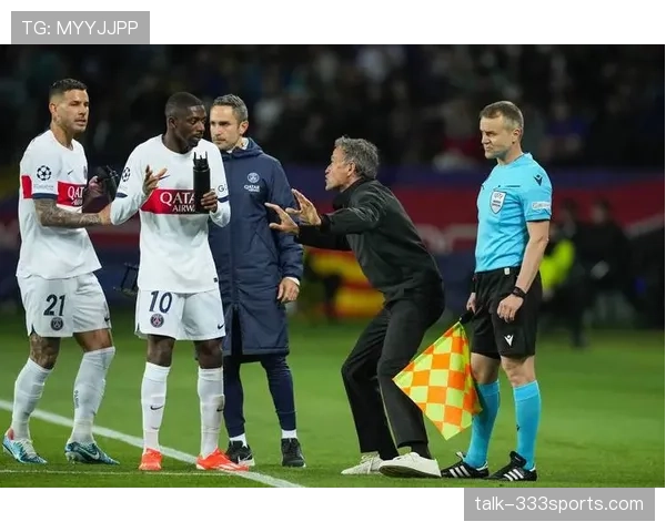 登贝莱在巴萨的战术适配与表现稳定性分析